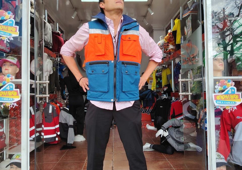 ENTREGA DE ROPA DE TRABAJO A NUESTROS CLIENTES AMPERBOL Y METELMECs