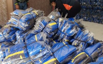 Entrega de más de 3500 chamarras a las empresa minera colquechaca
